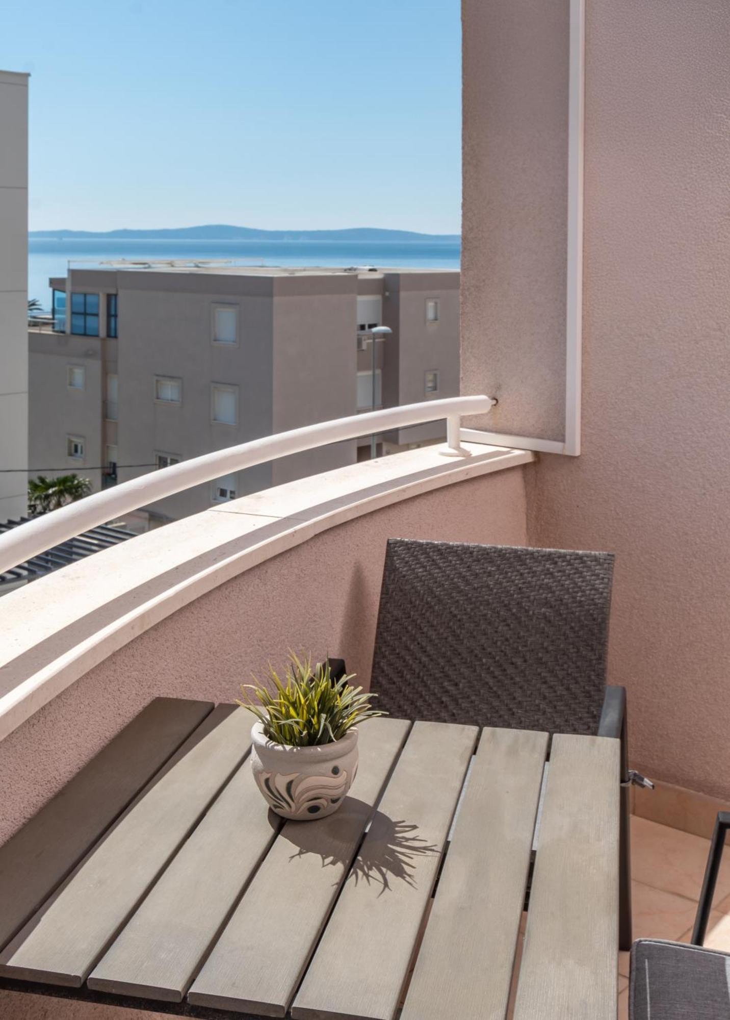 Apartment Big Modern Two - Bedroom With Sea View And Balcony -