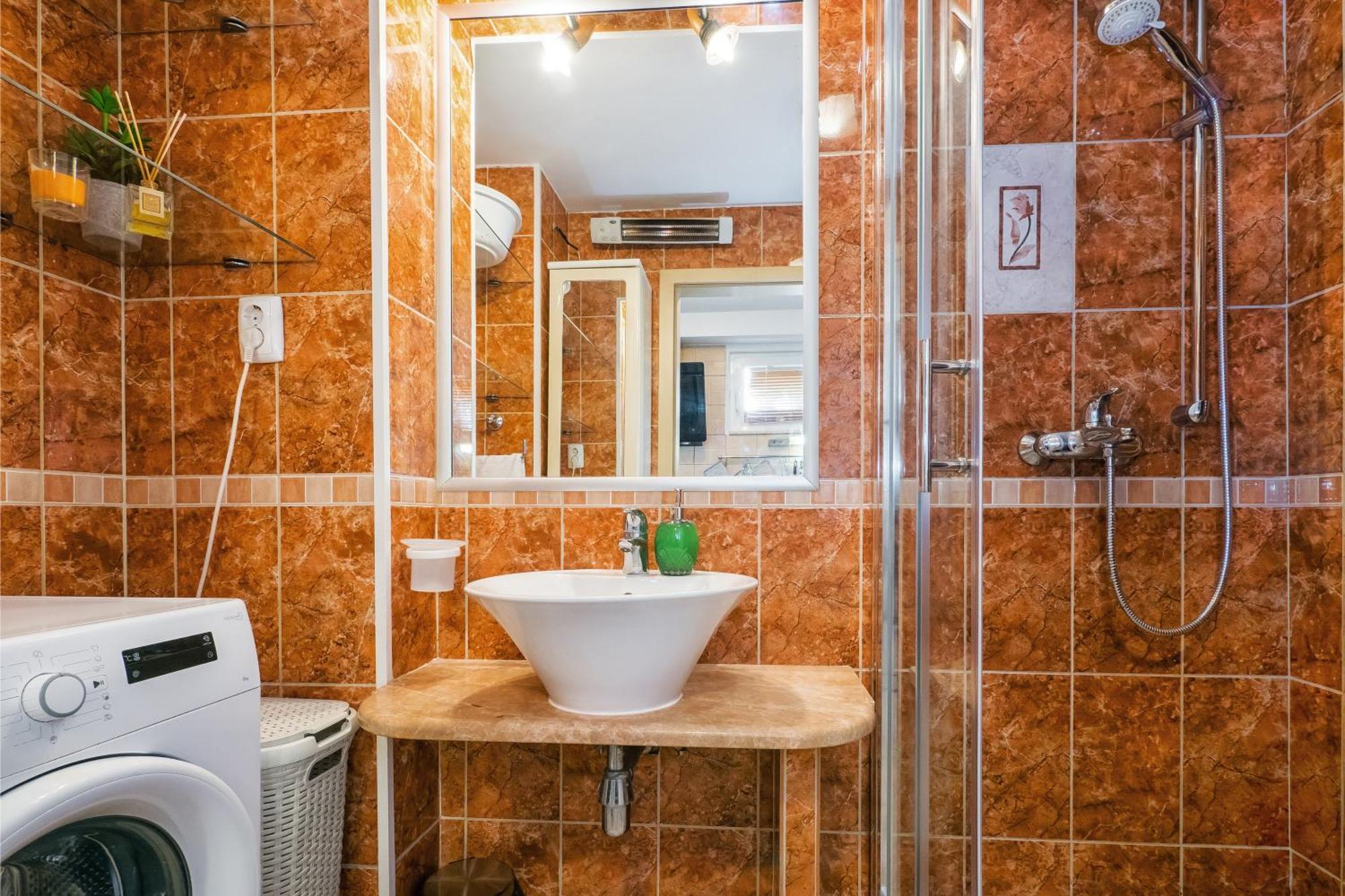 Relaxing 2bd Apartment, Ground Floor - Walk To Old Town *