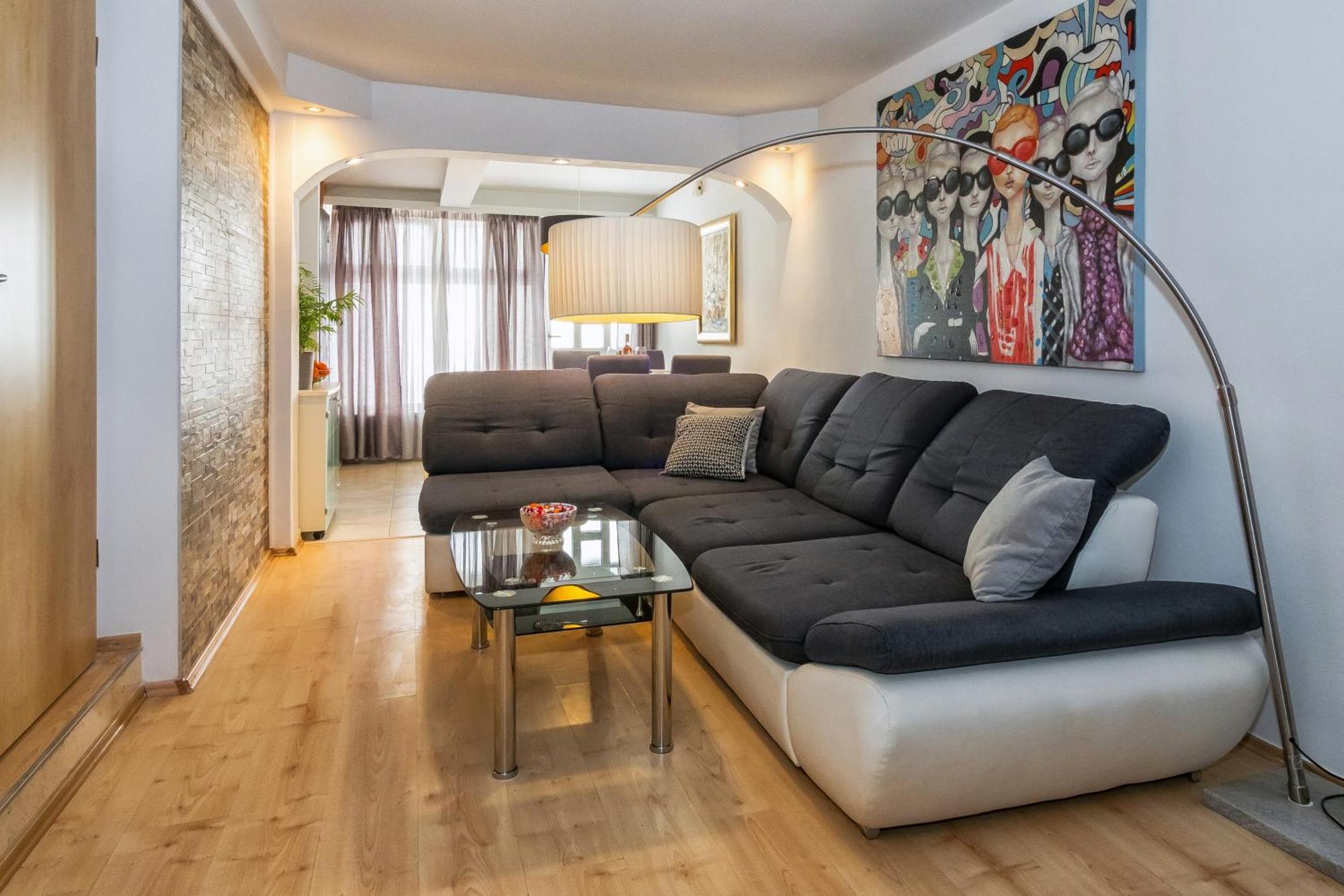 Relaxing 2bd Apartment, Ground Floor - Walk To Old Town Apartman Split