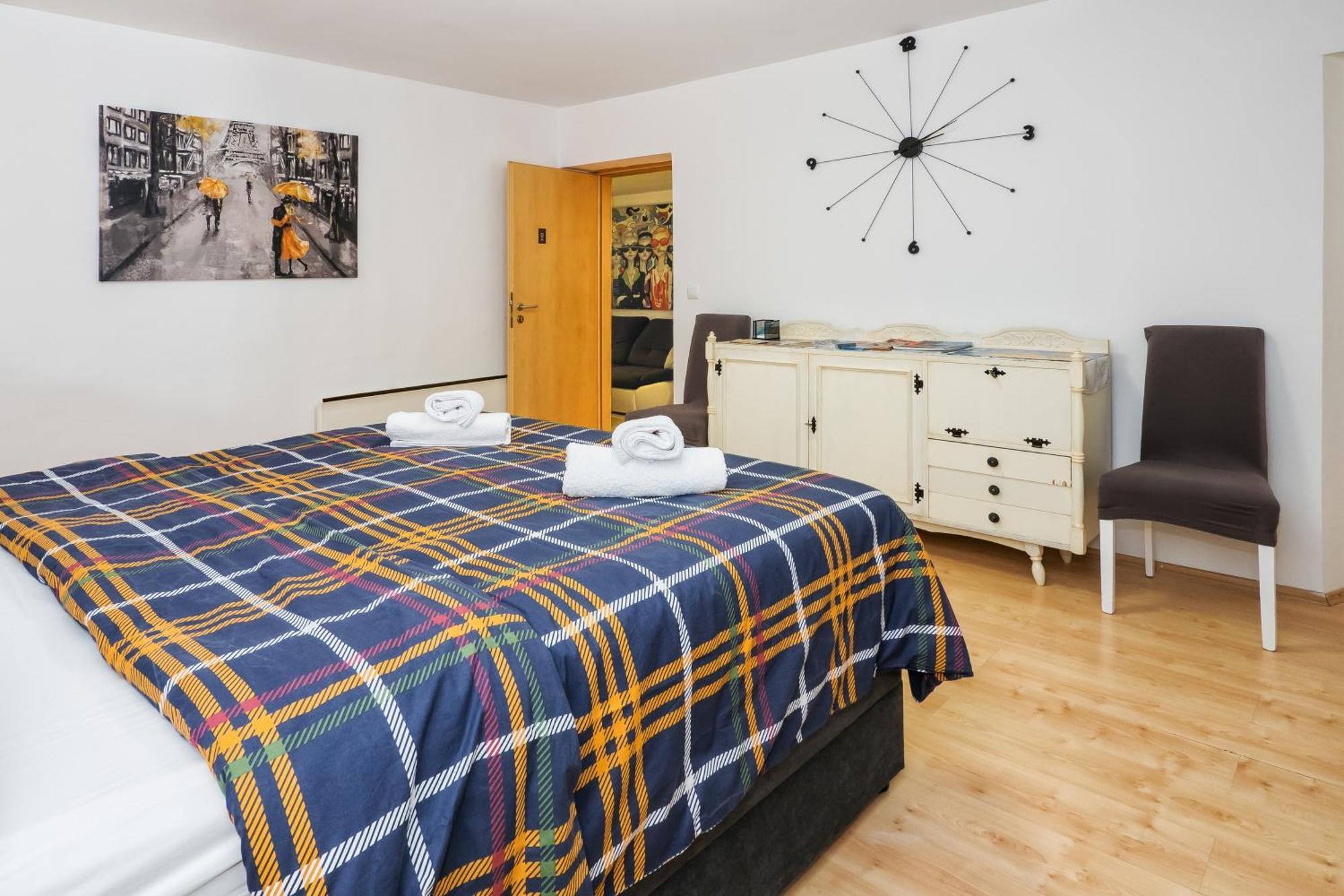 Relaxing 2bd Apartment, Ground Floor - Walk To Old Town Apartman Split
