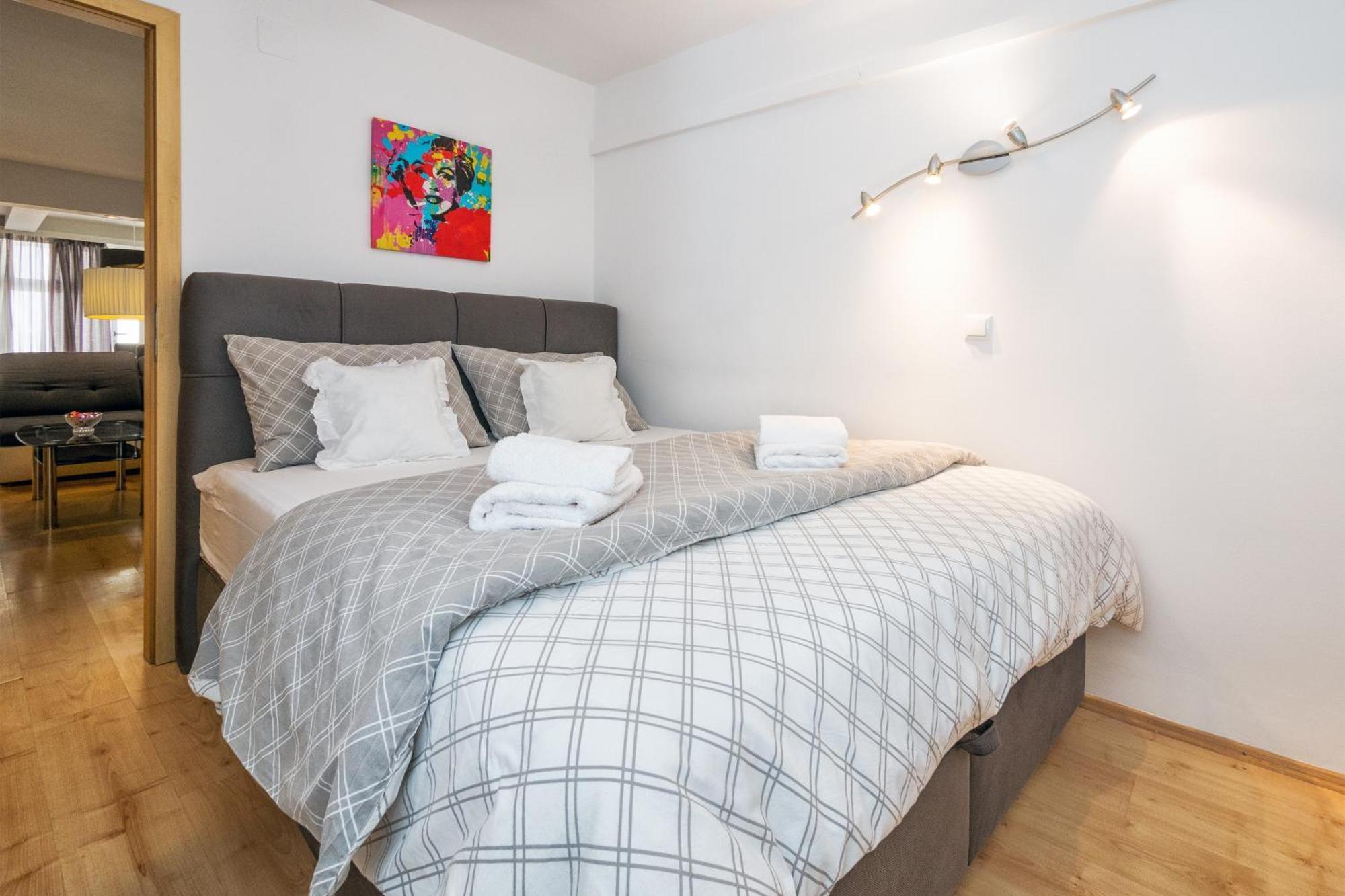 Relaxing 2bd Apartment, Ground Floor - Walk To Old Town Apartman Split