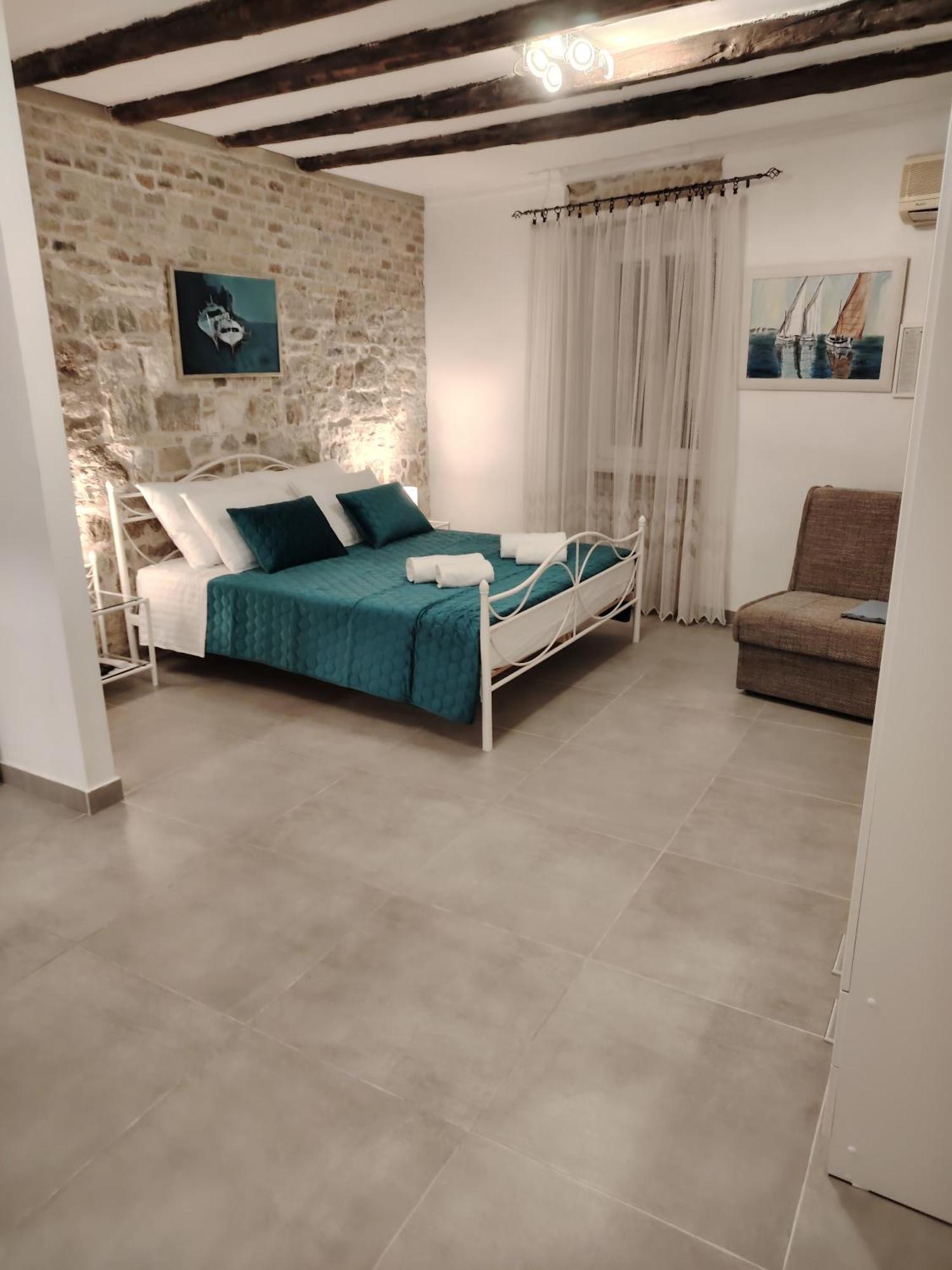 Old Varos Apartment *