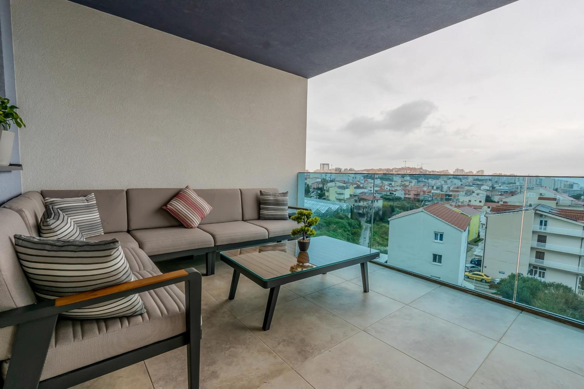 Apartment Modern Cityscape 2-bedroom Terrace *