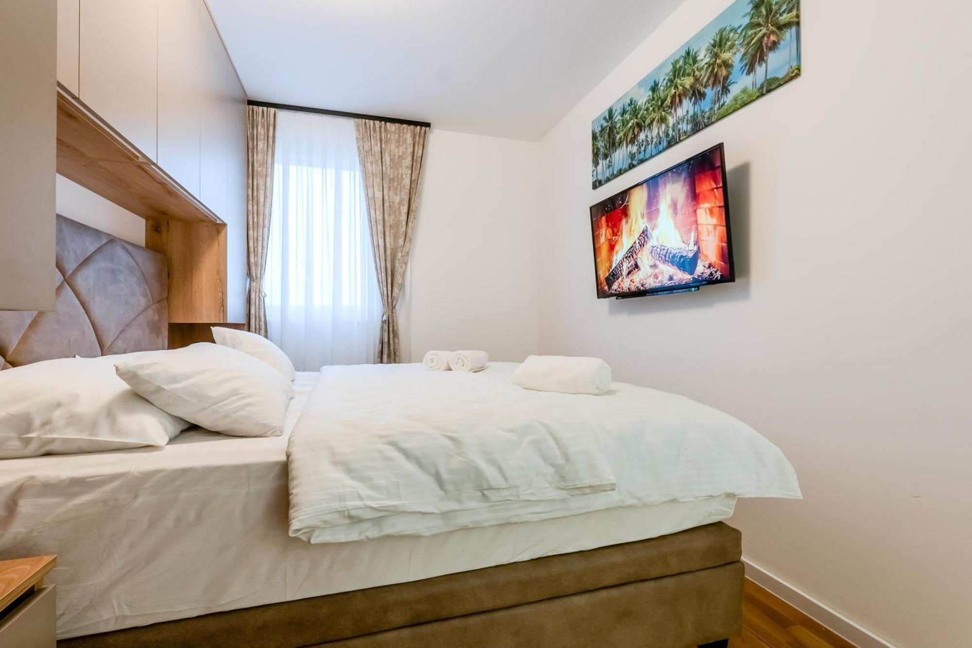 Apartment Modern Cityscape 2-bedroom Terrace *