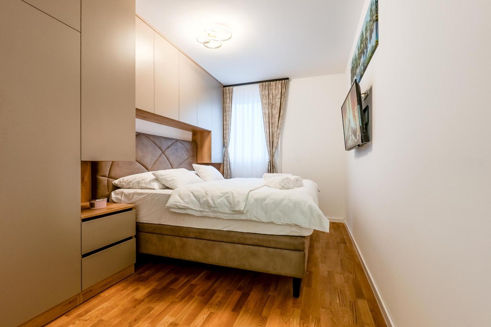 Apartment Modern Cityscape 2-bedroom Terrace *