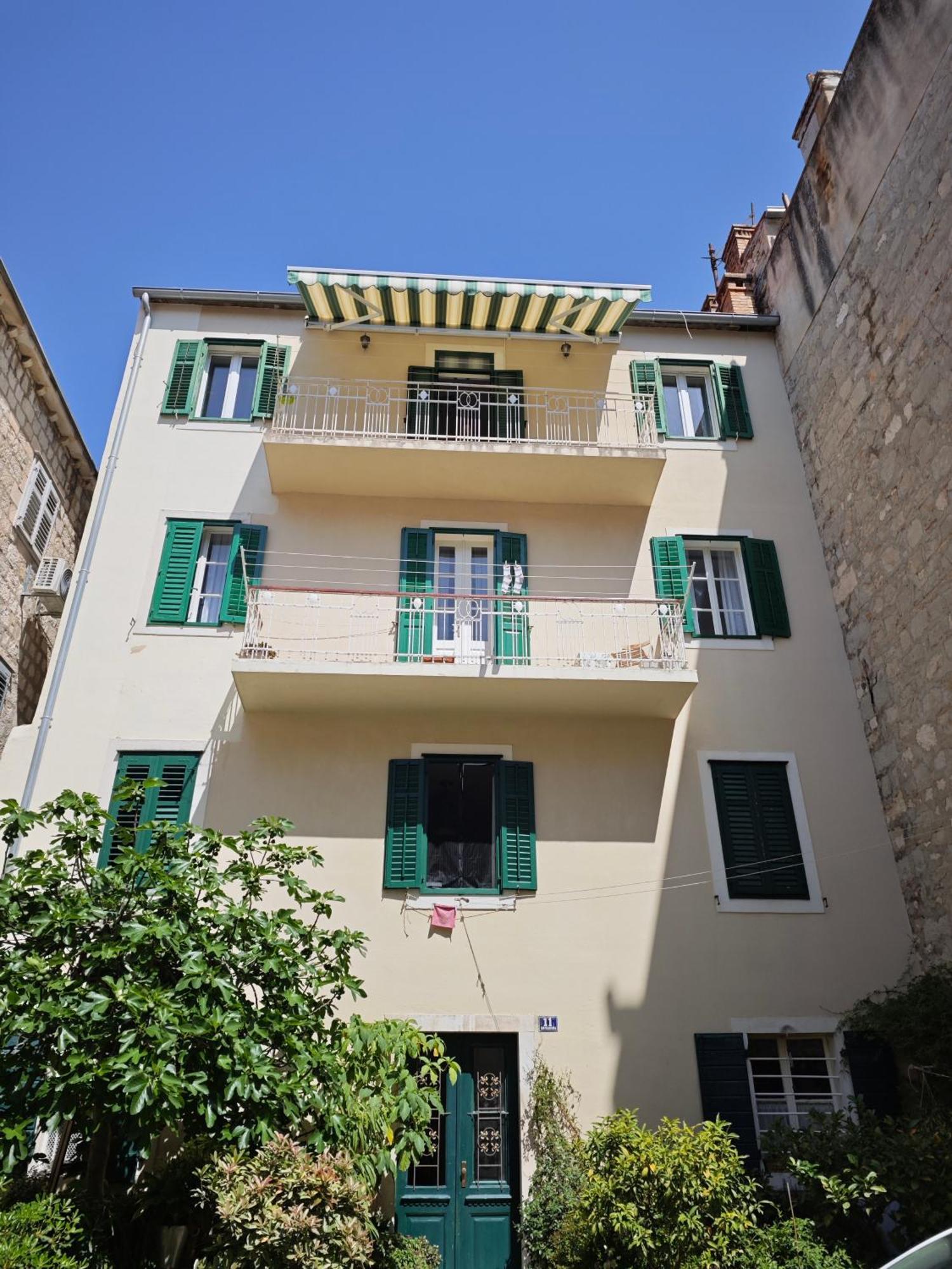 Apartamento Old Town With Private Indoor Garage Parking