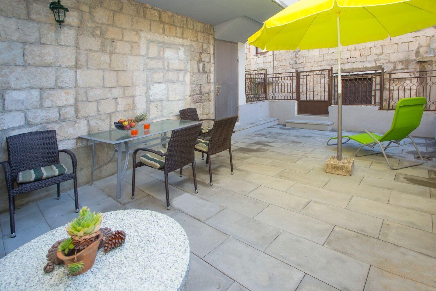 Zdrav - With Big Terrace Apartment Split