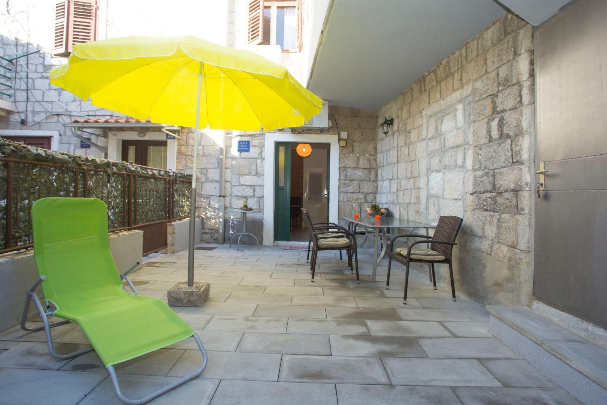 Apartment Zdrav - With Big Terrace Split
