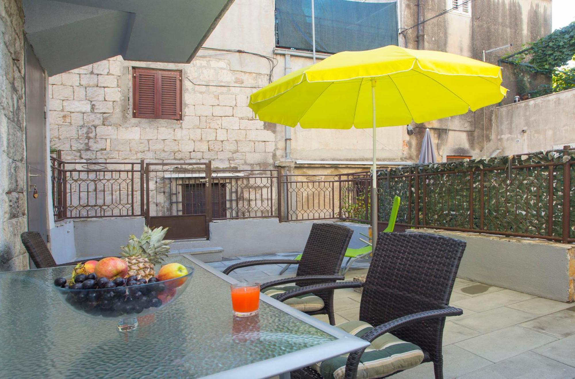 Apartment Zdrav - With Big Terrace Split