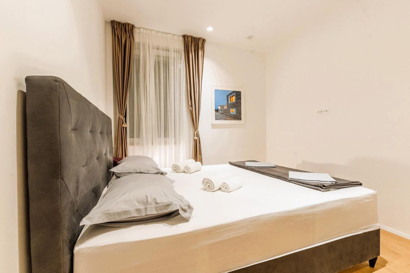 Eva Luxury Two Bedrooms & Bacvice Apartment *