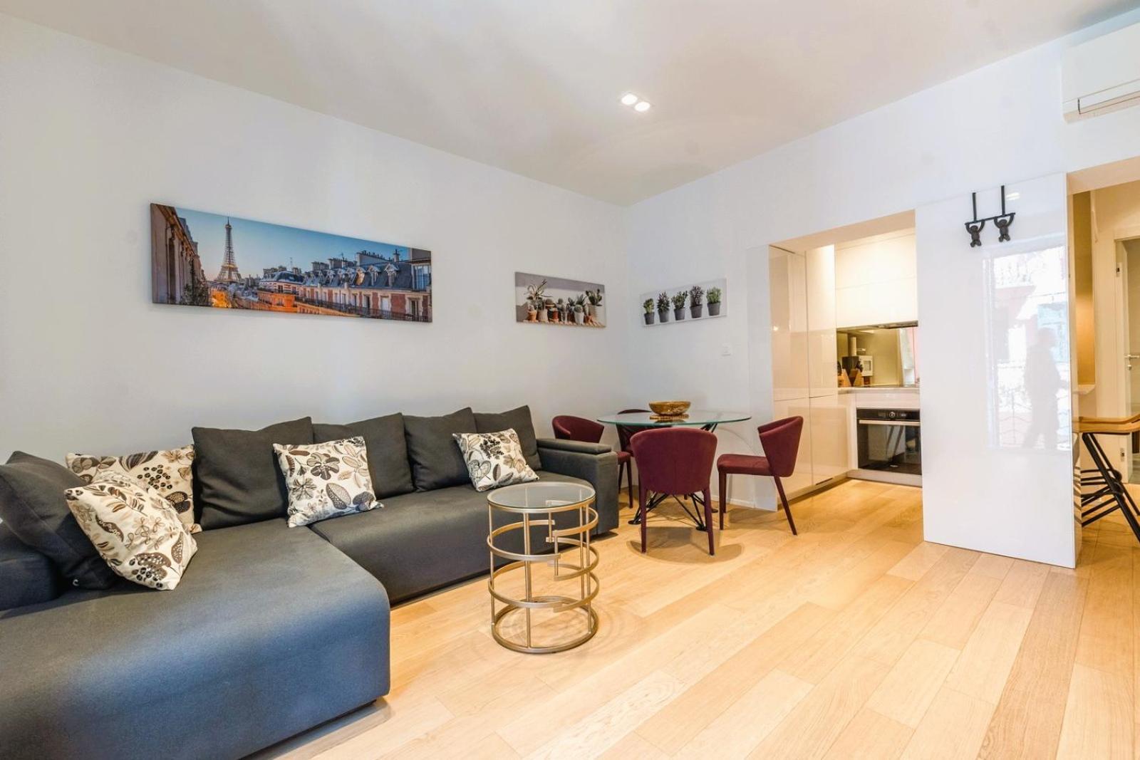 Eva Luxury Two Bedrooms & Bacvice Apartment Split