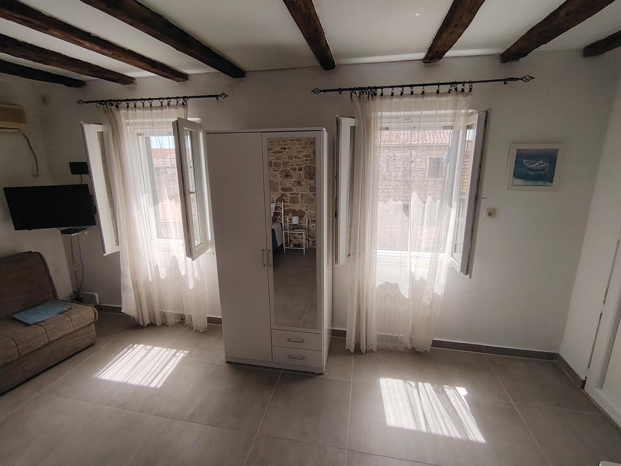 Old Varos Apartment