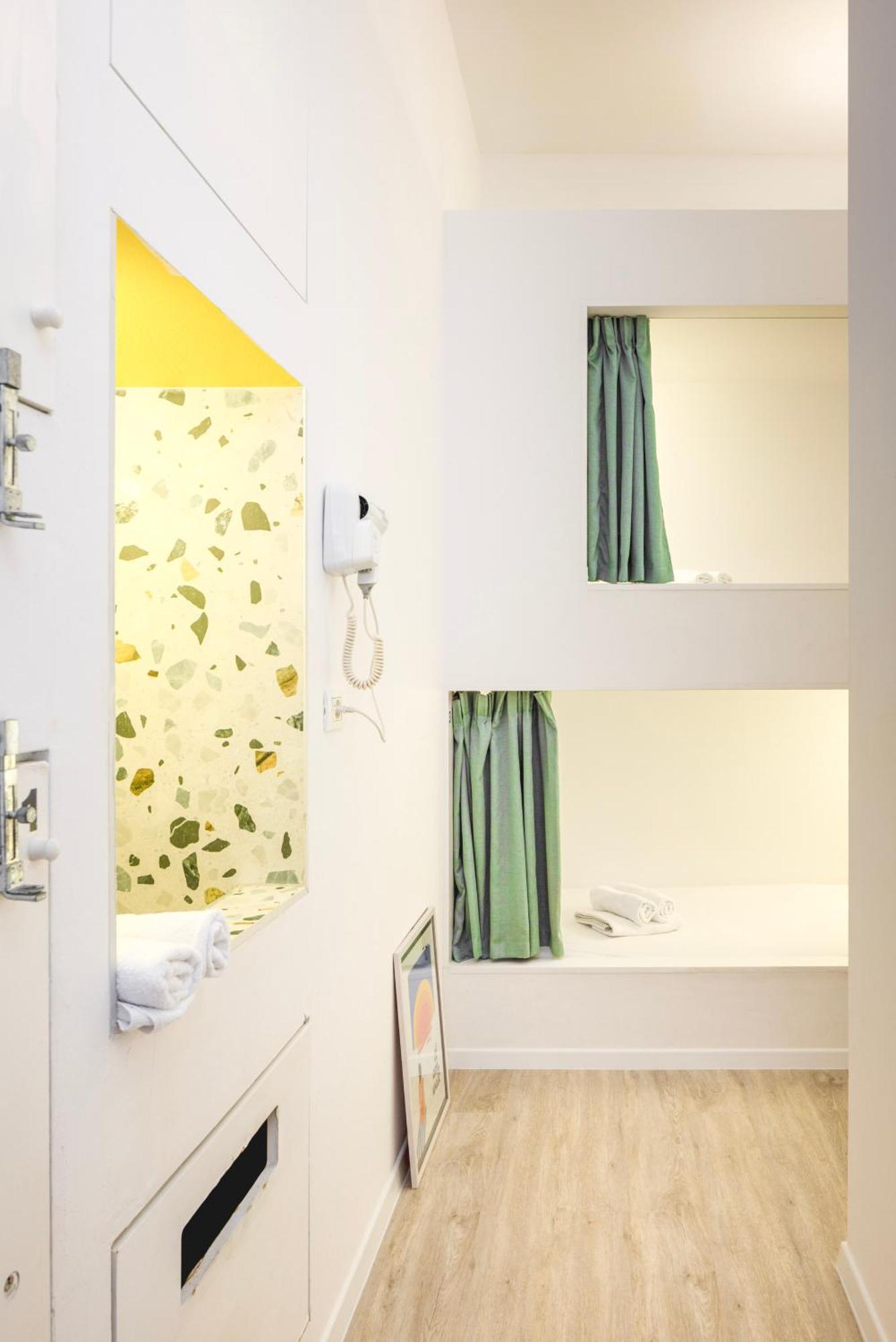 Design One Hostel *