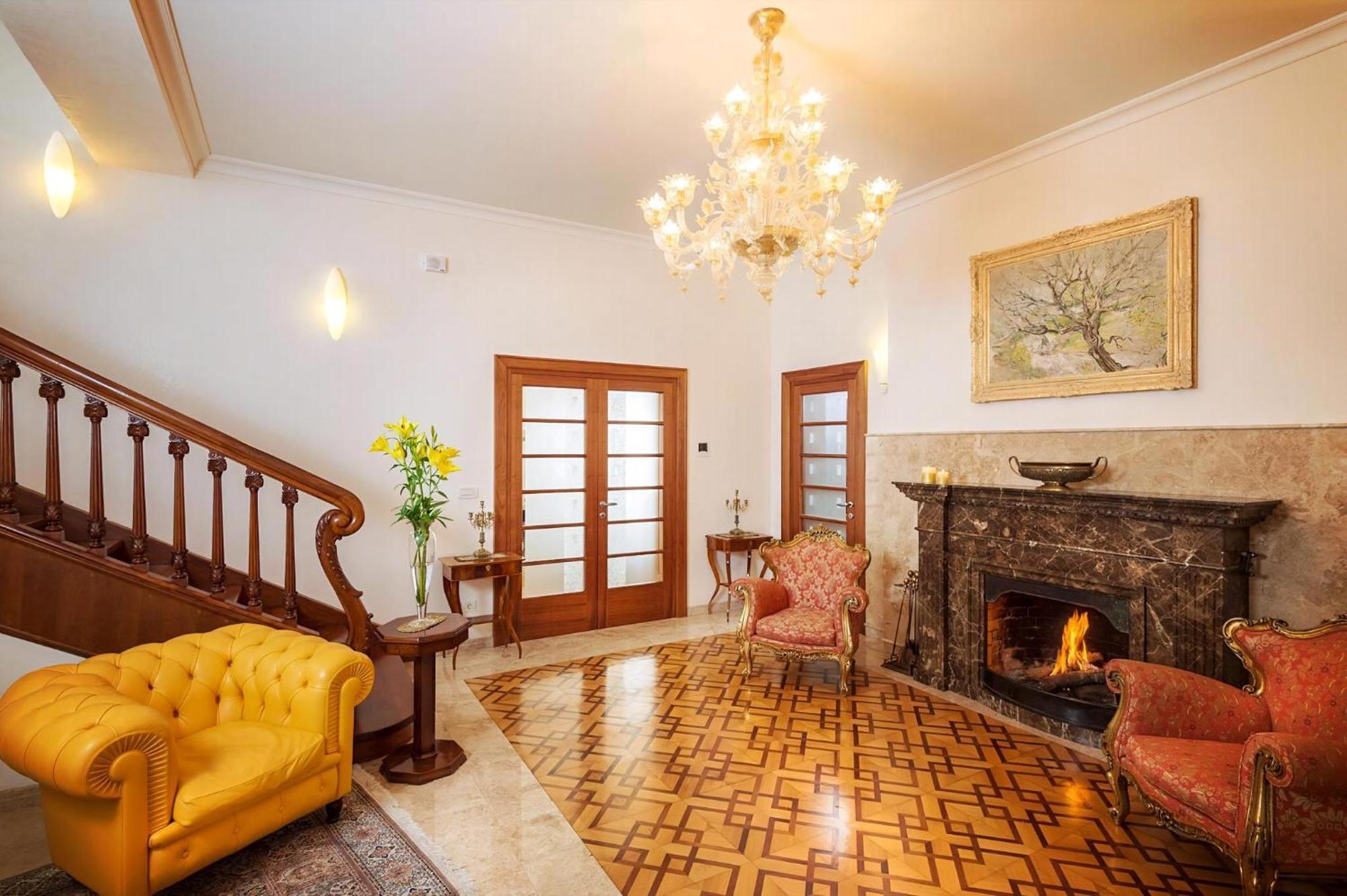 Exclusive Seafront Villa 5 Bedrooms Villa Mestro Outdoor Pool Magical Sea Views Split *