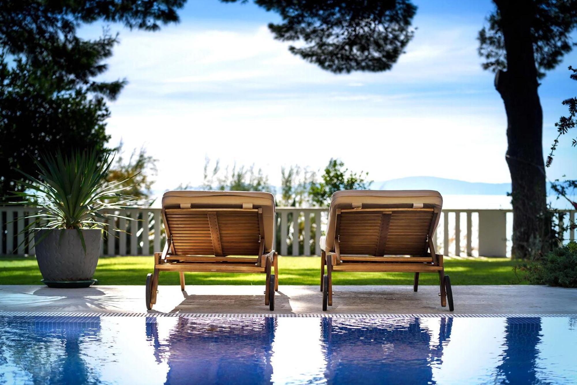Exclusive Seafront Villa 5 Bedrooms Villa Mestro Outdoor Pool Magical Sea Views Split Villa *
