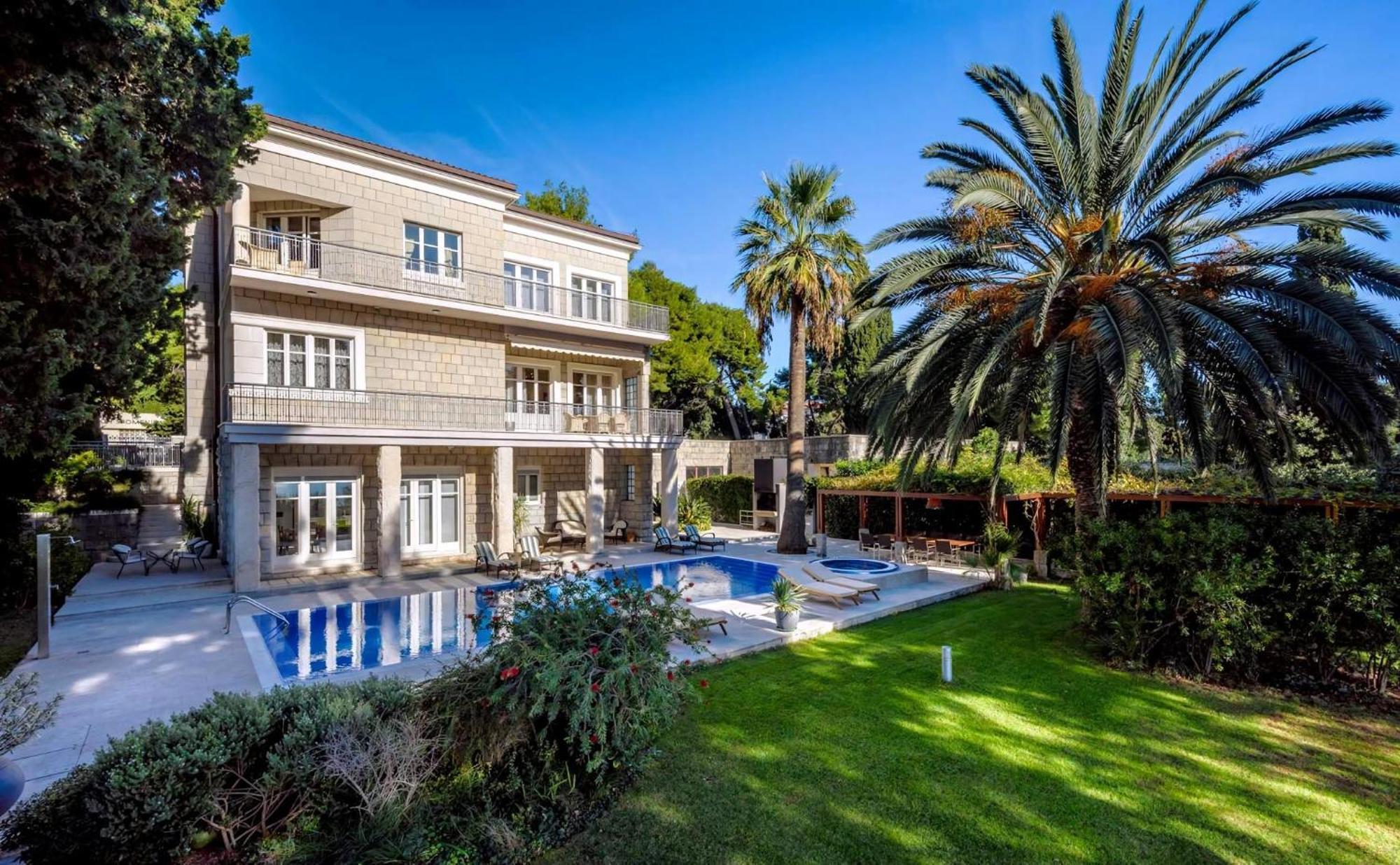 Exclusive Seafront Villa 5 Bedrooms Villa Mestro Outdoor Pool Magical Sea Views Split Villa *