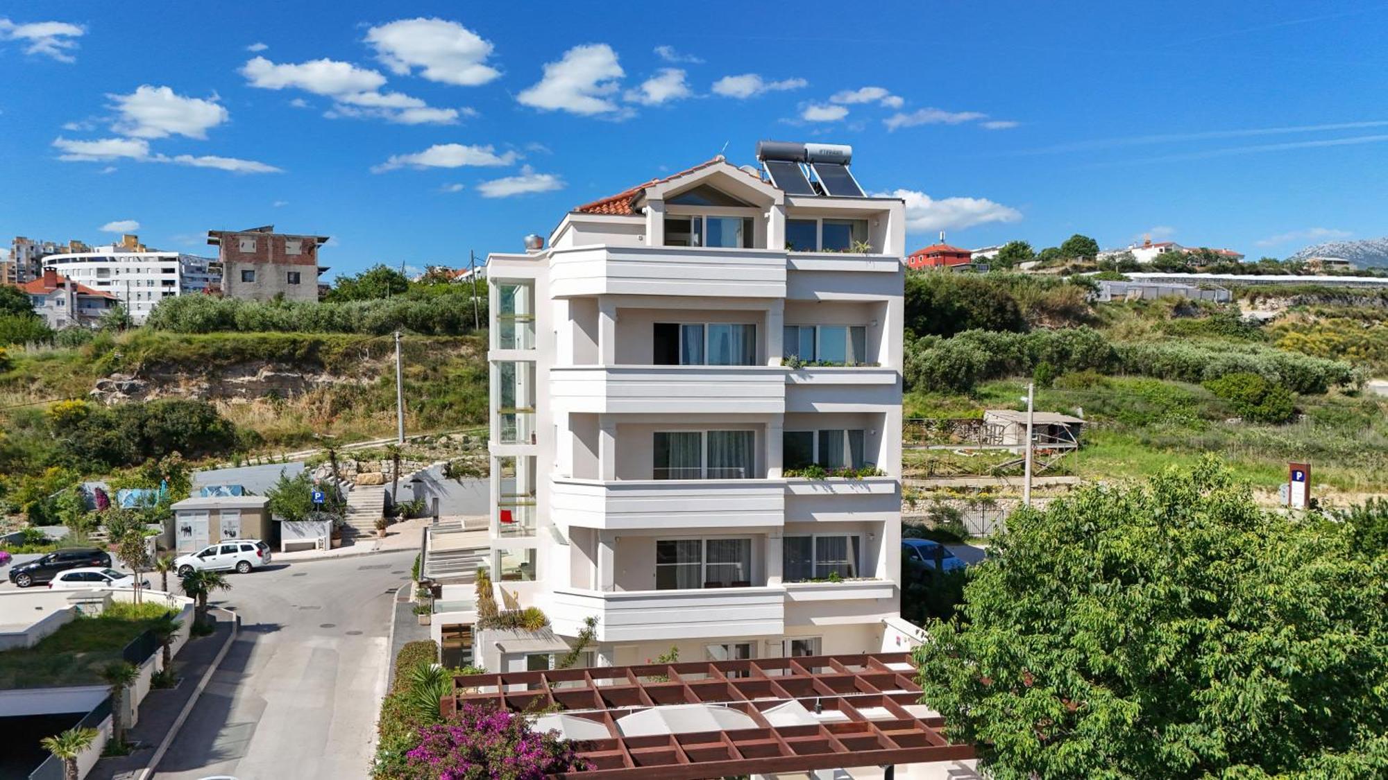Palace Lidija *