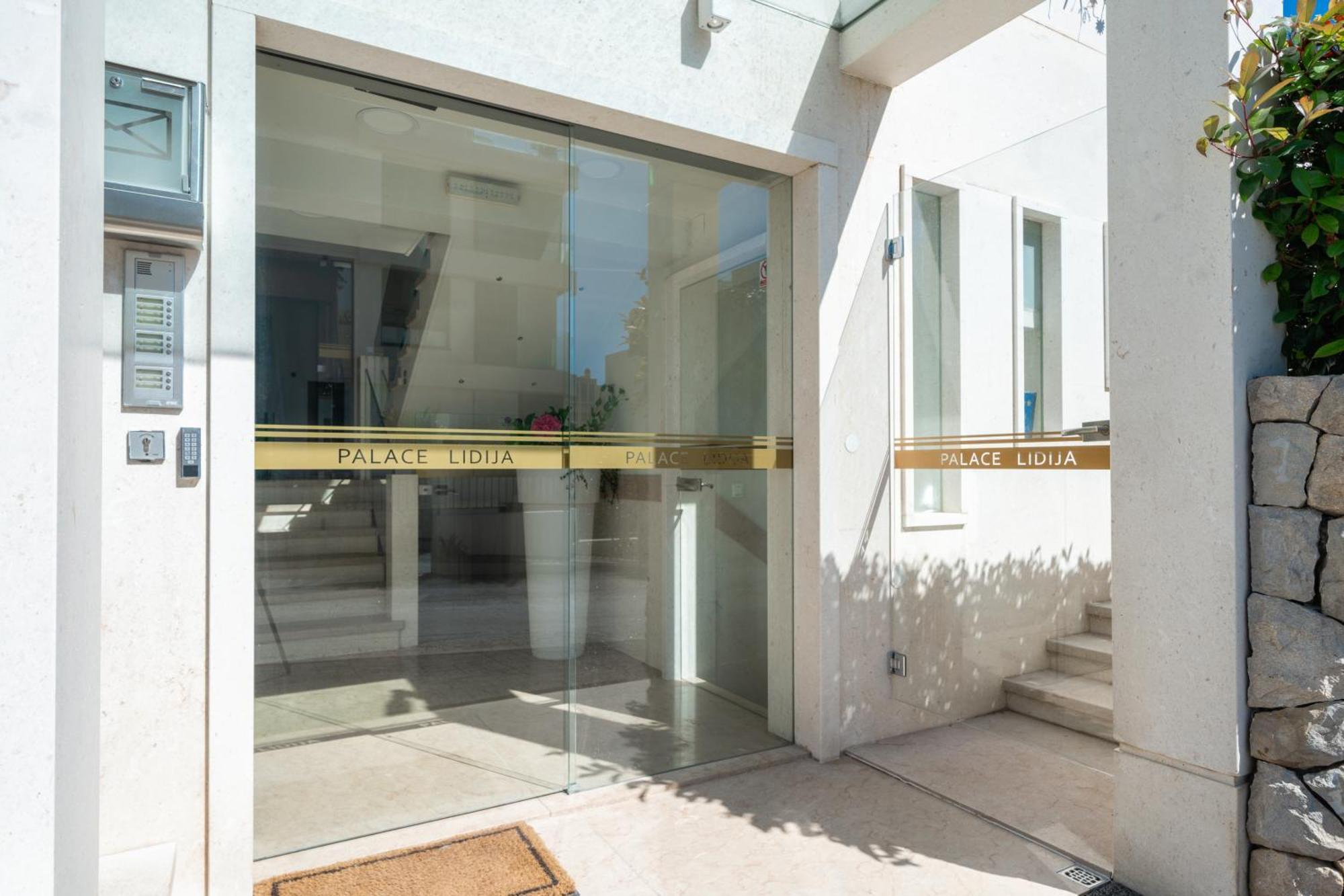 Palace Lidija Apartment