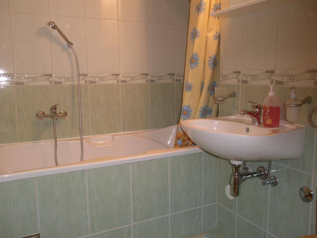 Znjan Guest house 3*