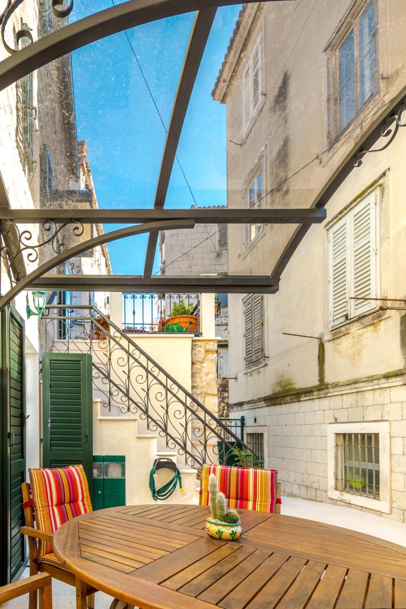 Apartment And Erede