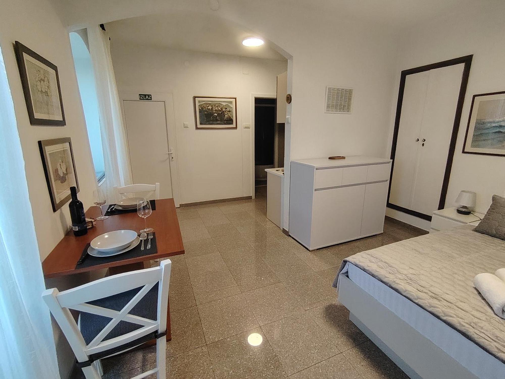 Old Varos 1 Apartment *