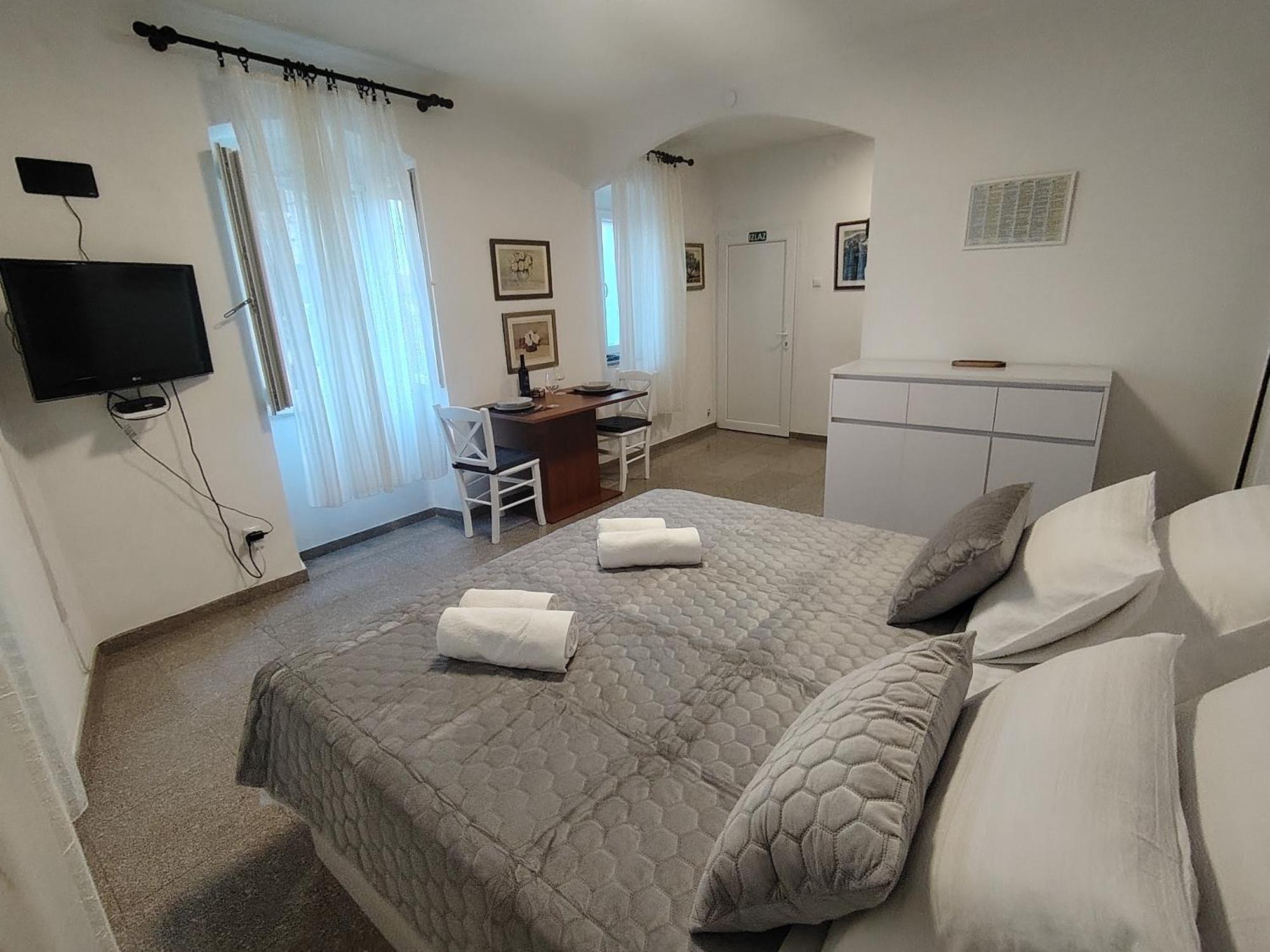 Old Varos 1 Apartment *