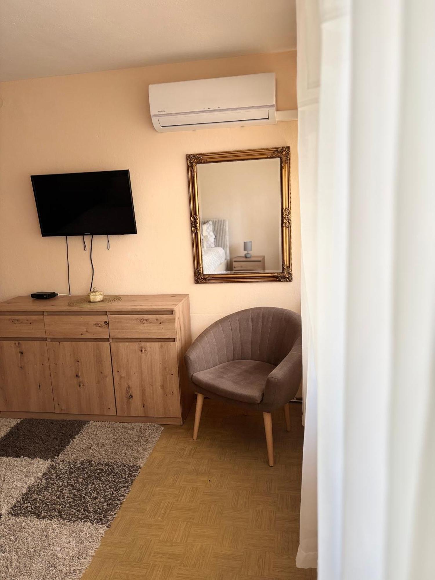 Ante Apartment *