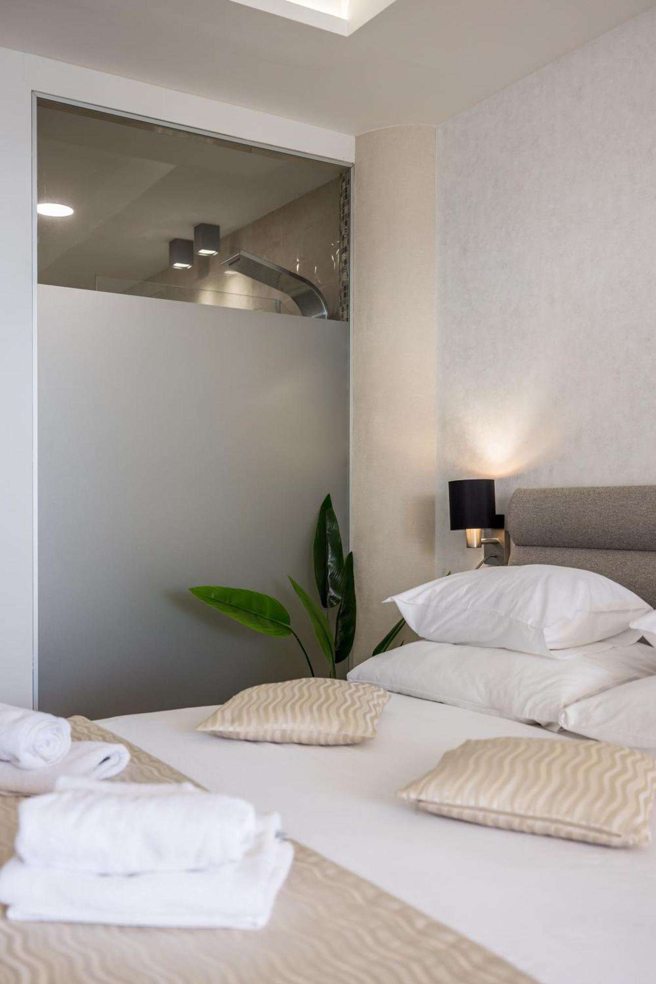 Sea View Luxury Seven Of Nine 4*