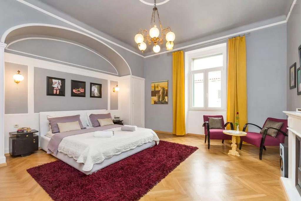 Riva Waterfront Apartment *