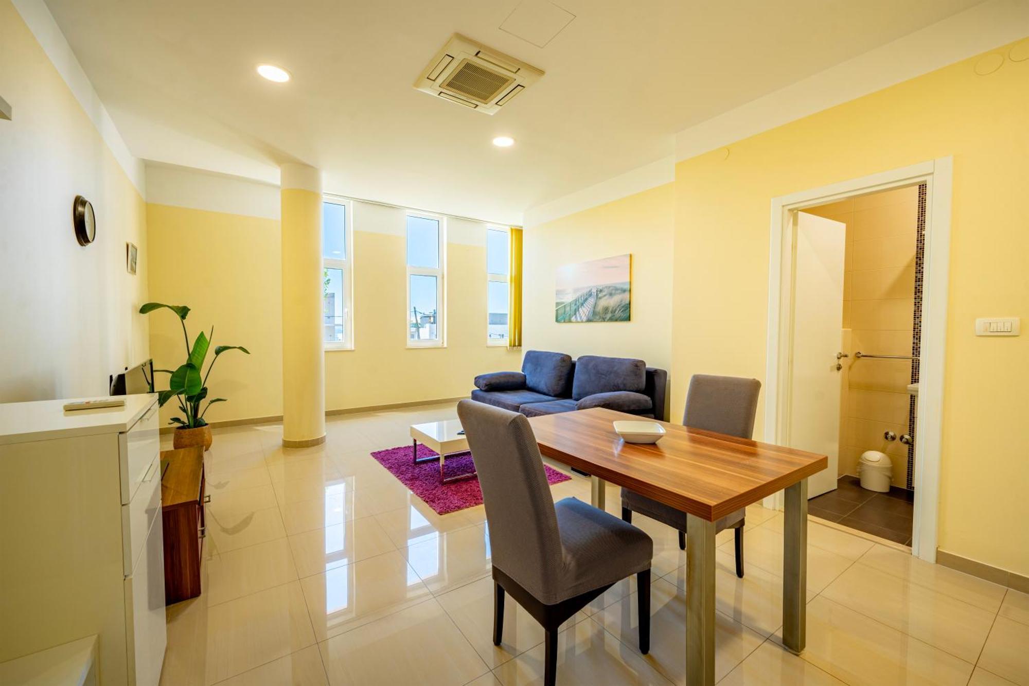 Apartments Villa Pjer *