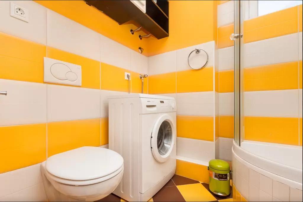 Apartment Put Meja *