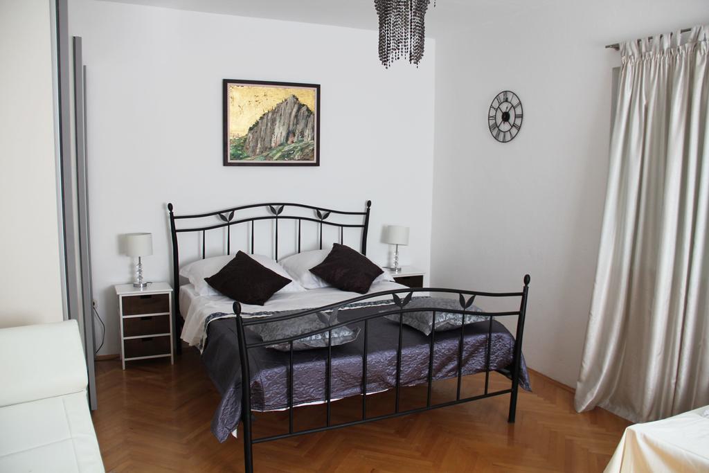 Spiro Apartment
