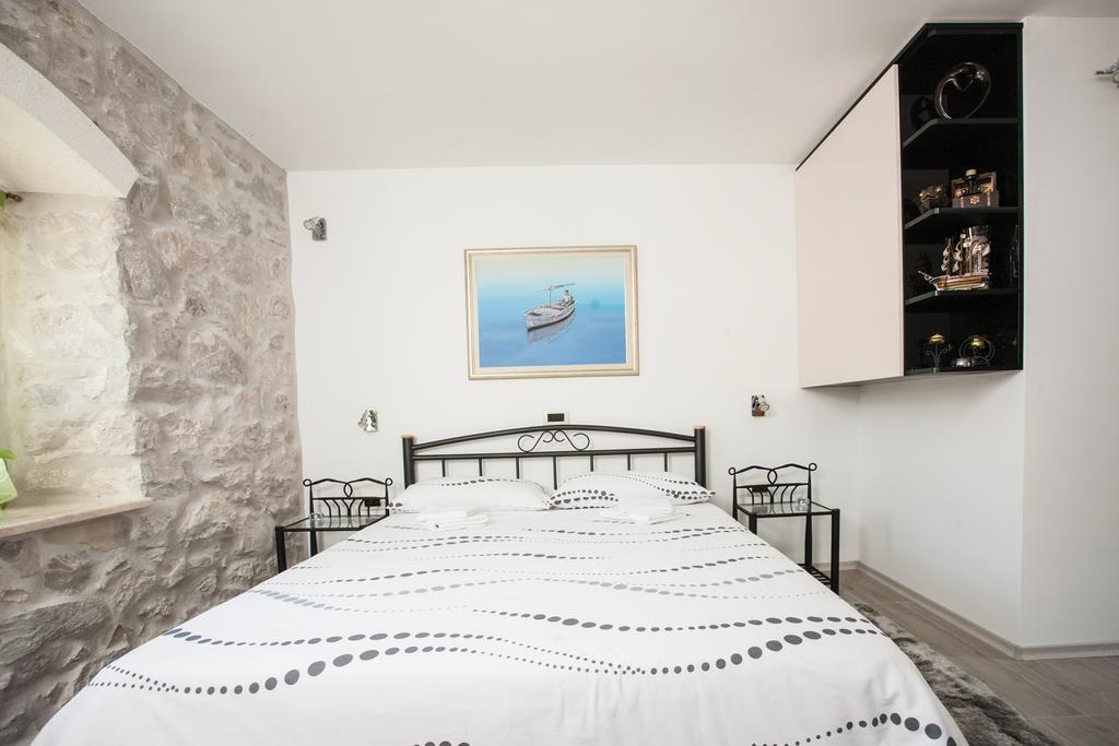 Apartment Apartments & Room Kartolina