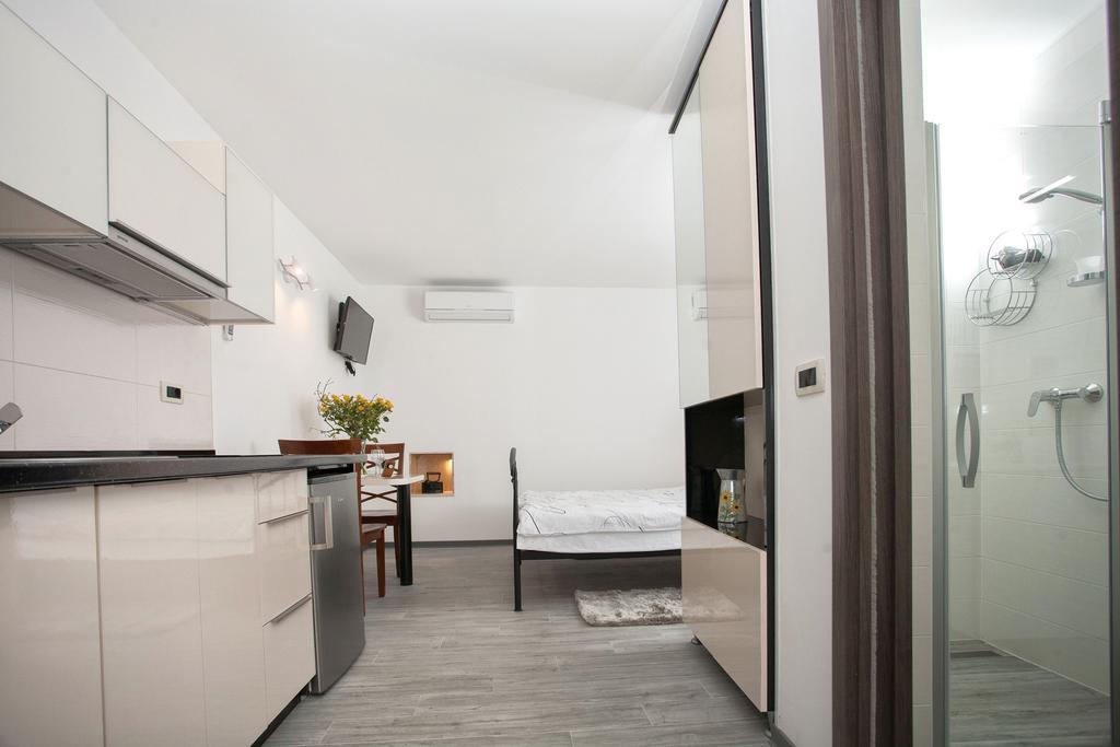 Apartments & Room Kartolina *