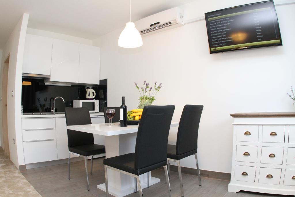 Studio Mirakul Apartment Split