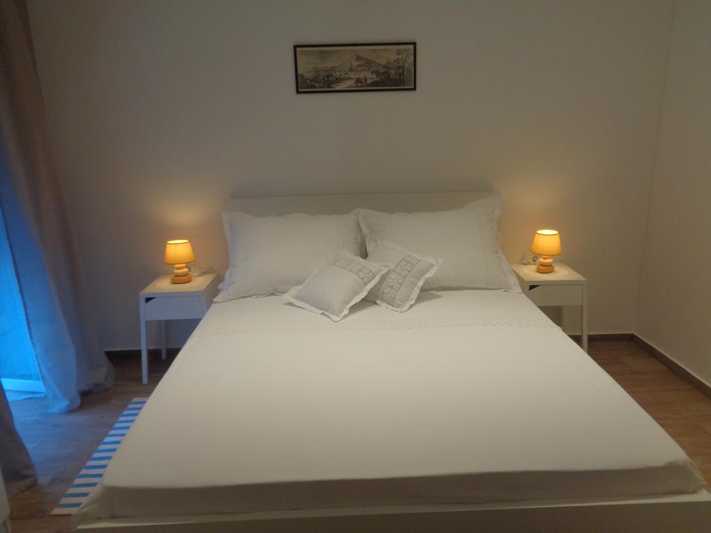 Ema Lu Apartment *