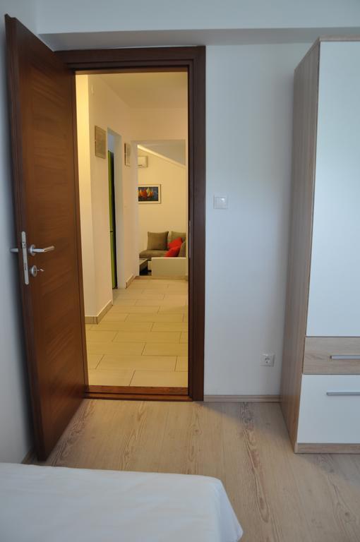 Apartment Sweet Split