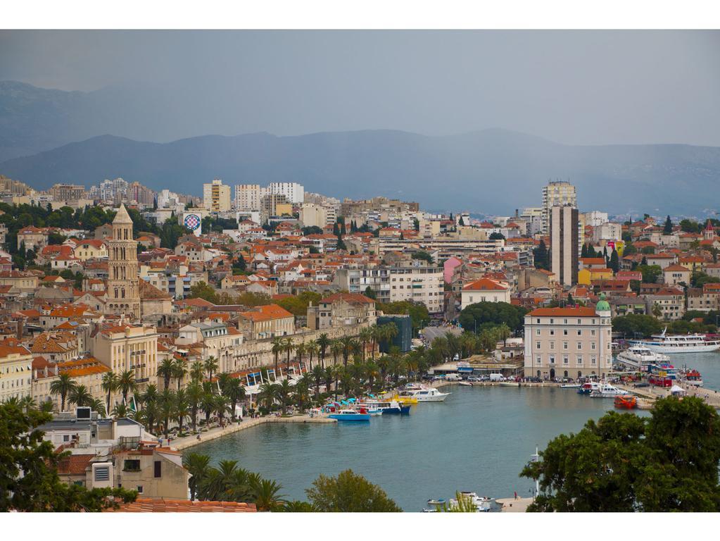 Amabile * Split