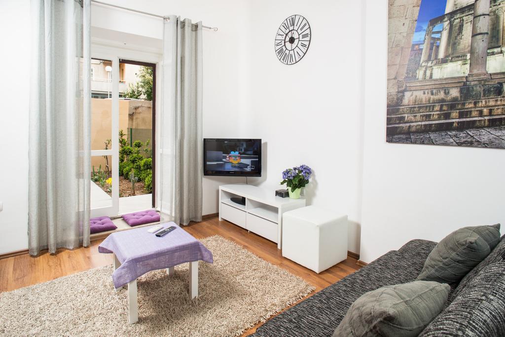 Dora Apartment
