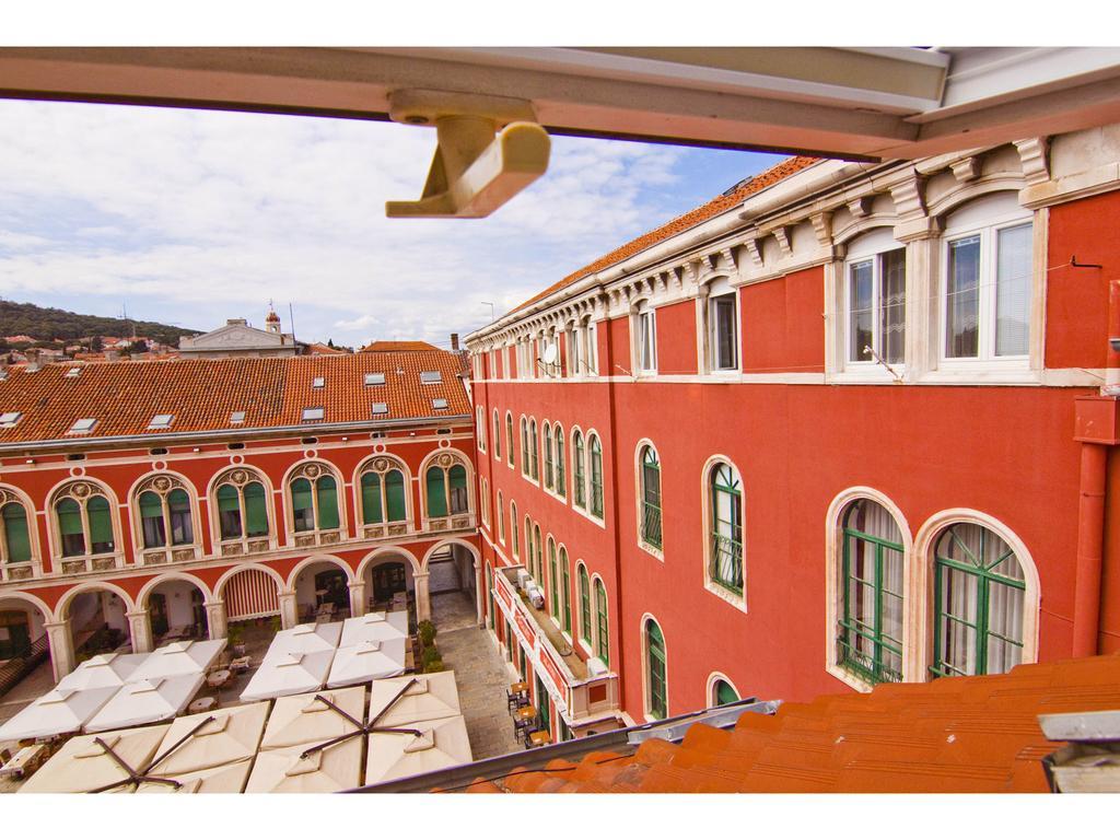 Lux Marmont Terace 2