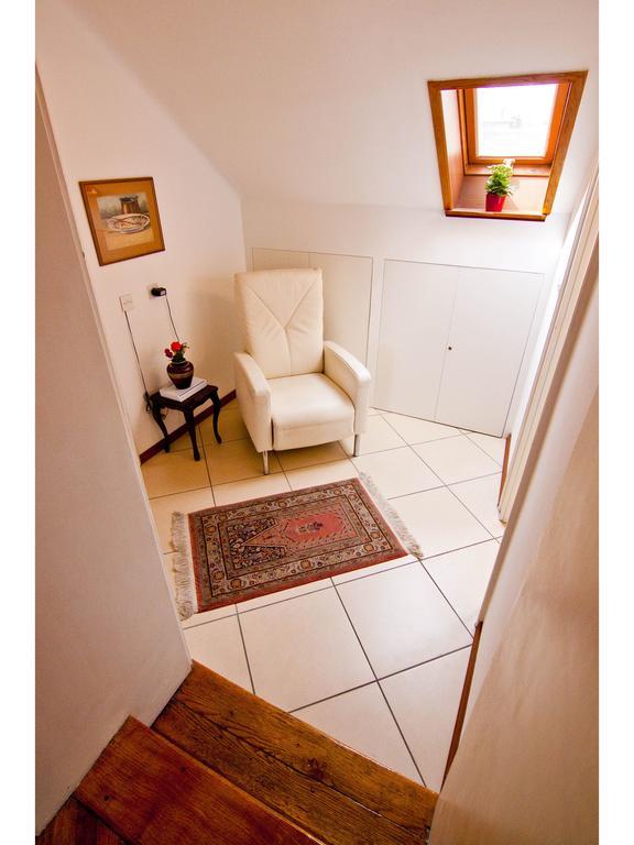 Lux Marmont Terace 2 *