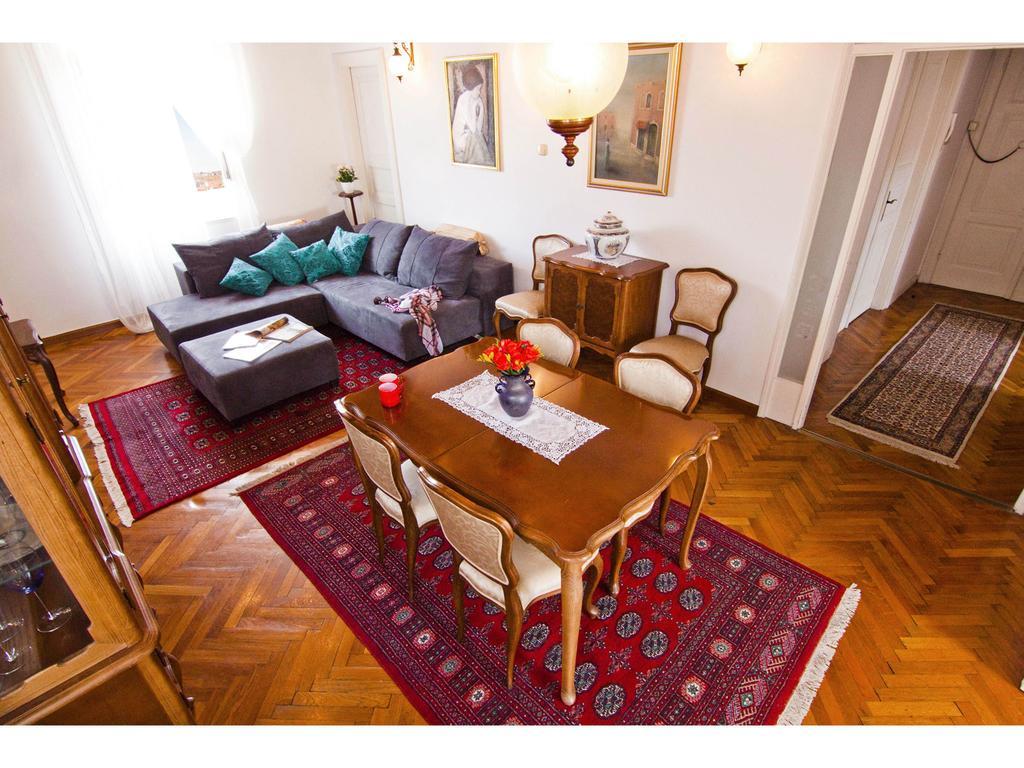 Lux Marmont Terace 2