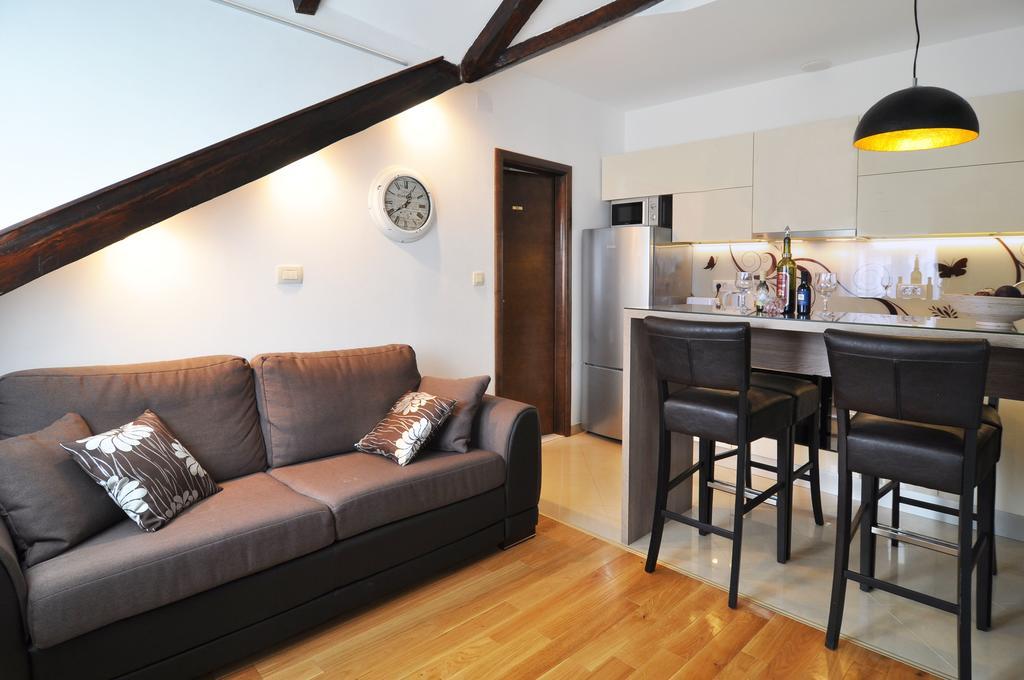 Deluxe & Sarella Apartamento