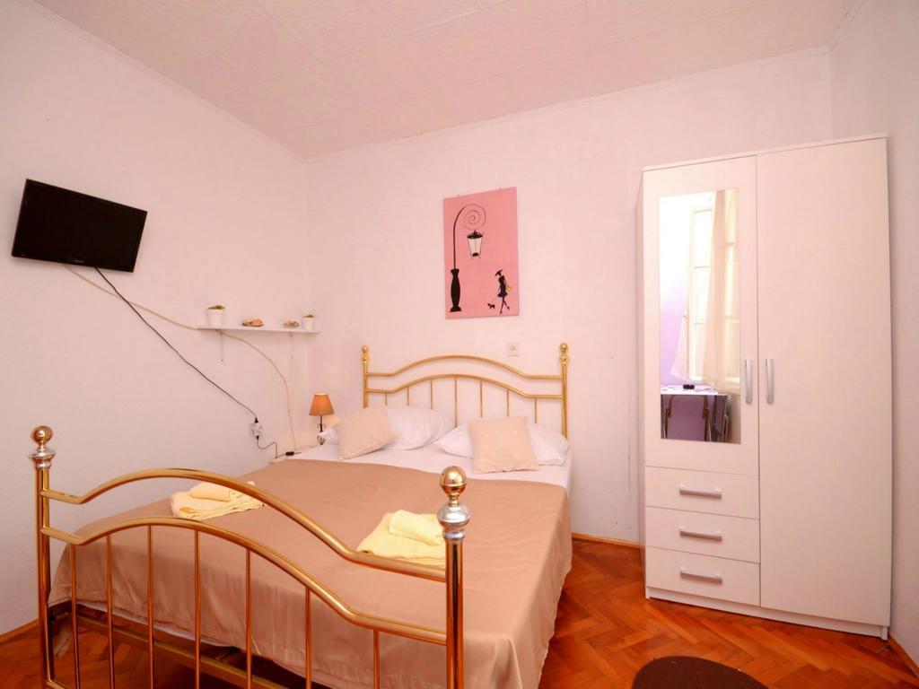 Guest house Ana 3*