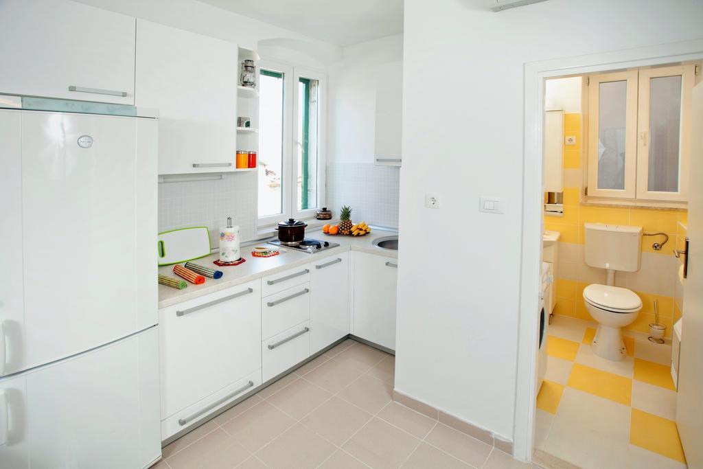 Goda Center Of Apartment Split