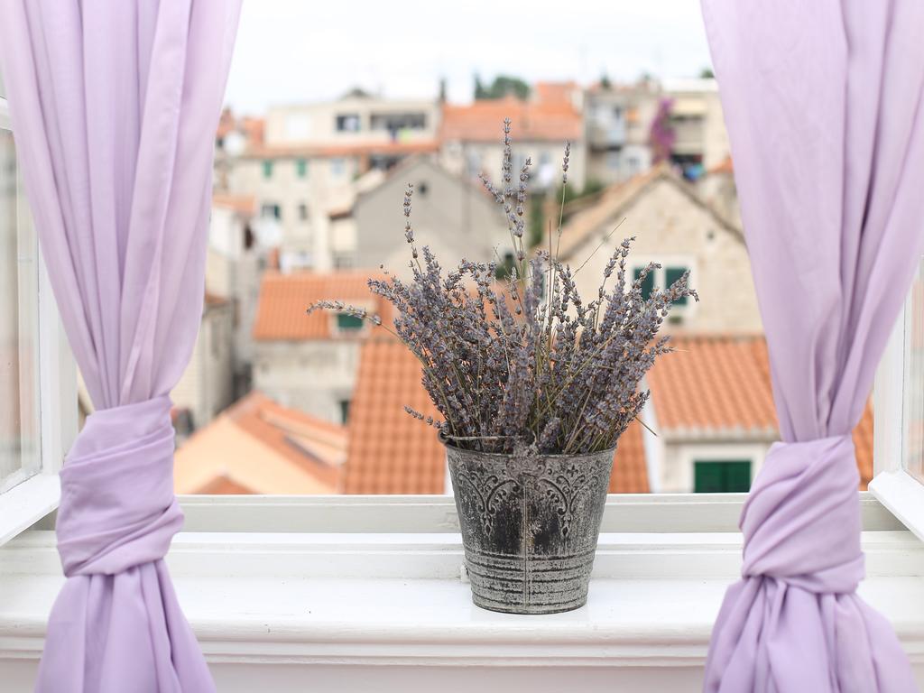 Apartment Liatris Split