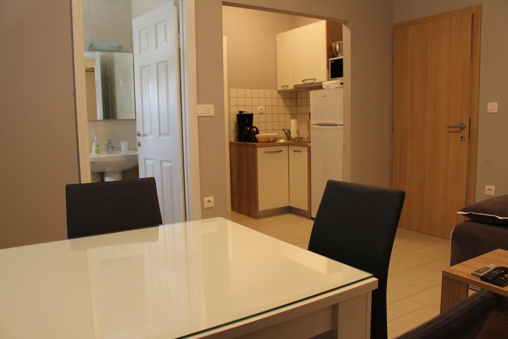 Beachside Znjan Apartman *