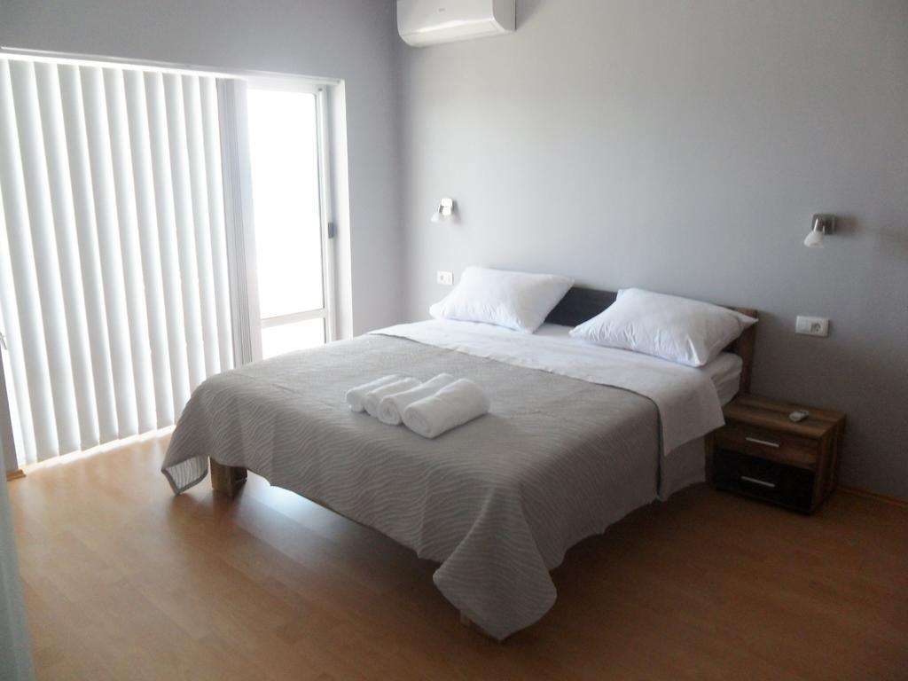 Beachside Znjan Apartman