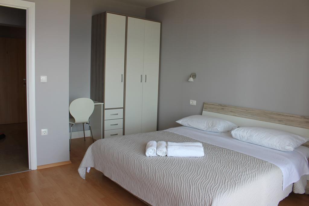 Beachside Znjan Apartman