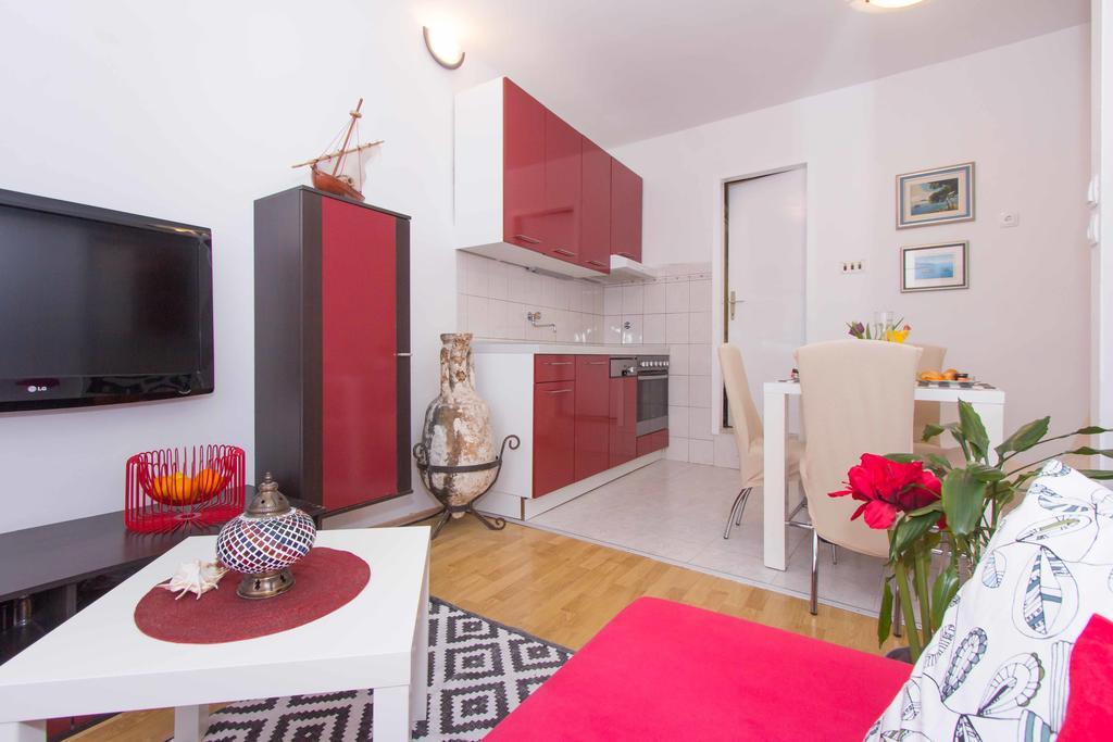 Red Valentino Apartment Split